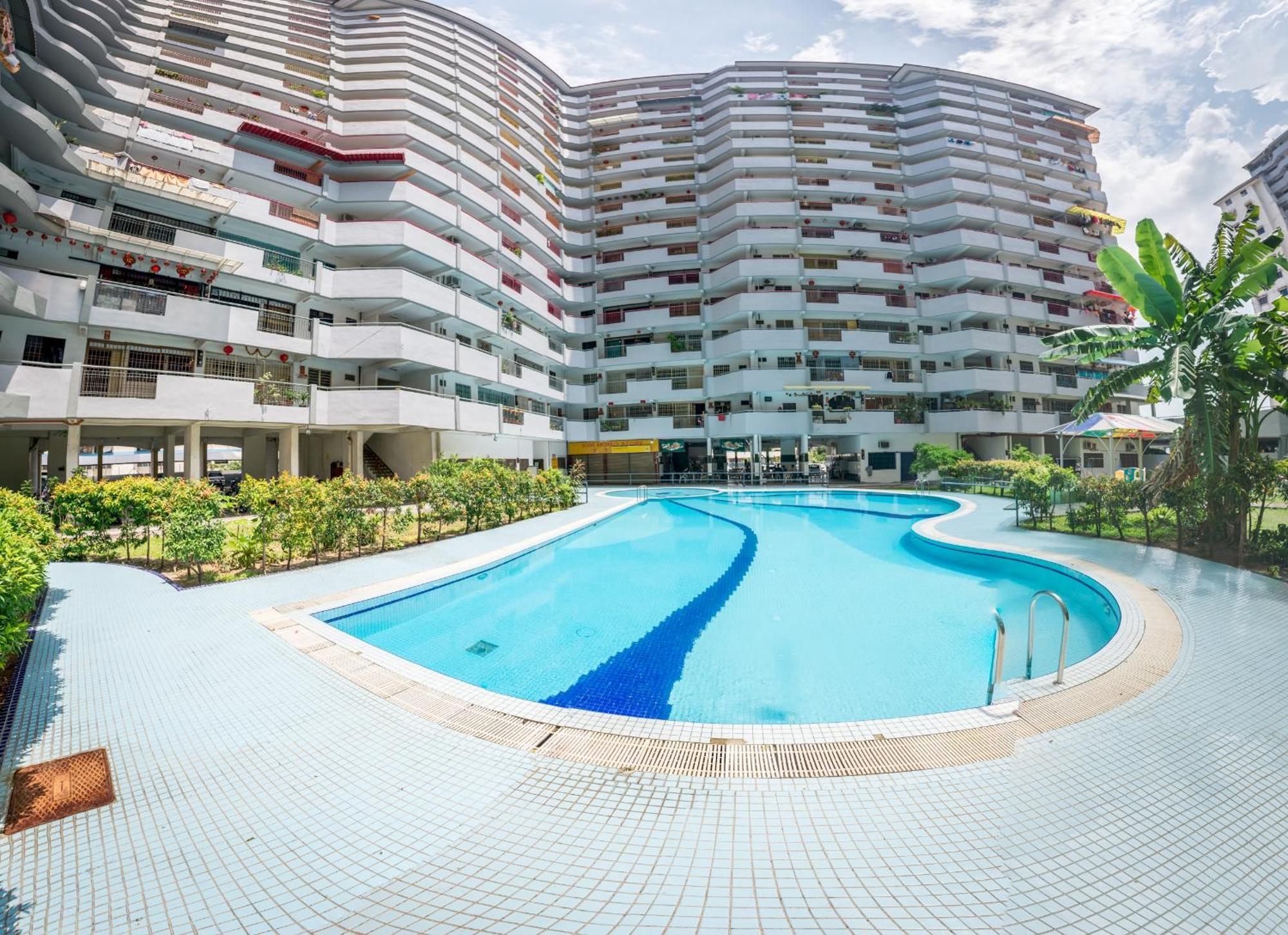 Eastern Apt, Jelutong