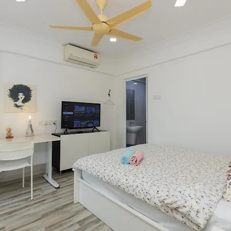 Eastern Apt, Jelutong Exterior photo