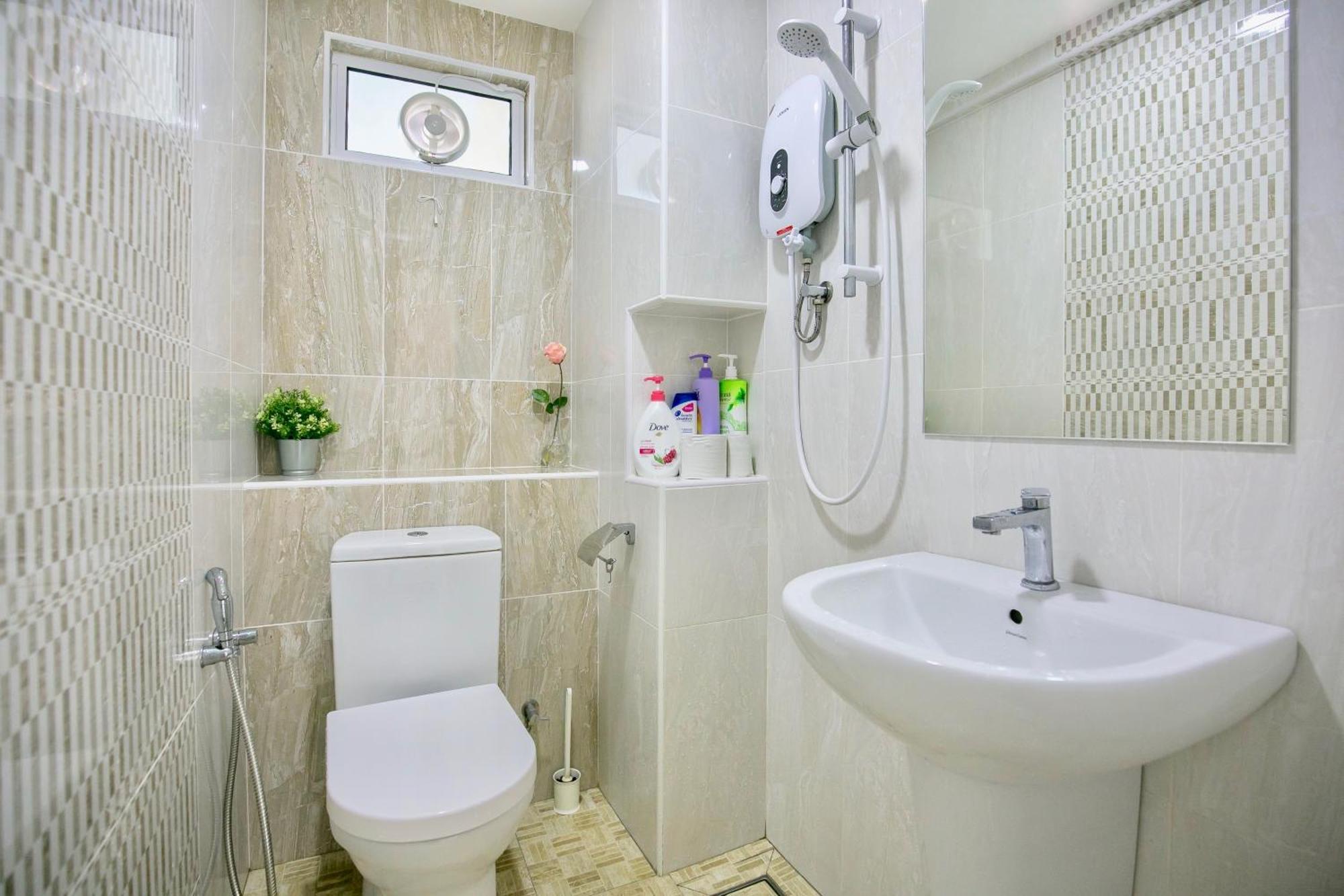 Eastern Apt, Apartment